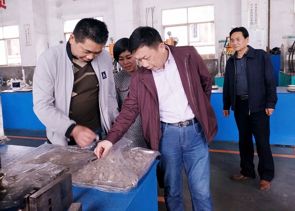 省經(jīng)信委領(lǐng)導蒞臨湖北昌利公司調(diào)研工作