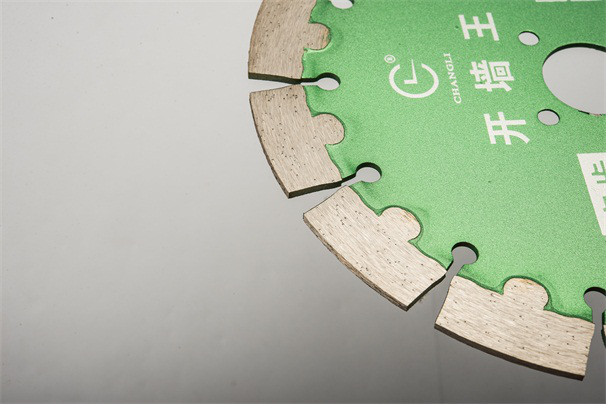 墻槽切割片在鋸切時會出現(xiàn)哪些磨損現(xiàn)象呢？